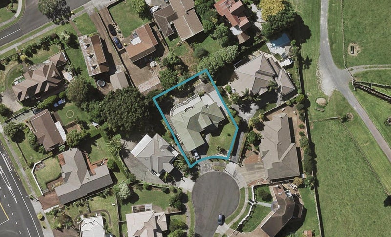 10 Serl Place, Goodwood Heights, Auckland - Carousel 1