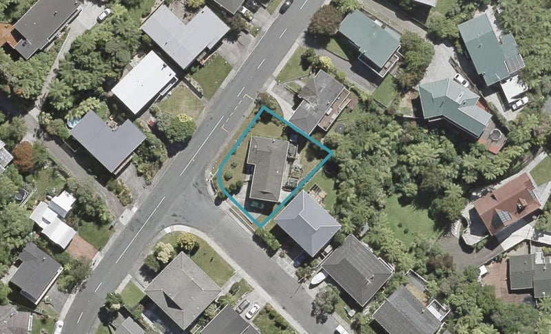 1 Ardal Grove, Tirohanga, Lower Hutt - Carousel 1