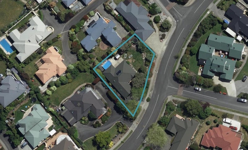 86 Templemore Drive, Richmond, Richmond - Carousel 1