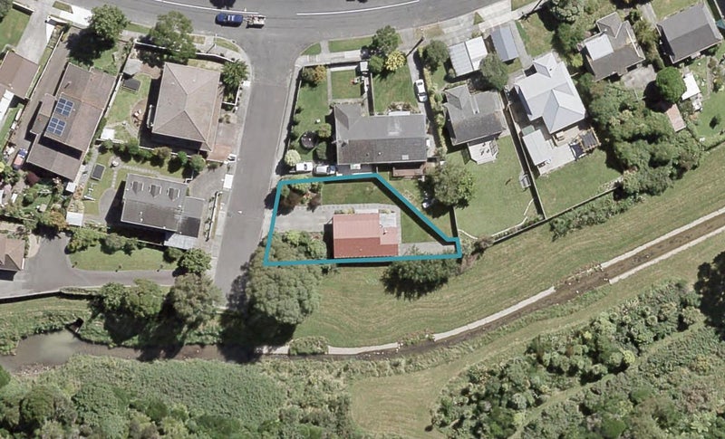 50 Waddington Drive, Naenae, Lower Hutt - Carousel 1