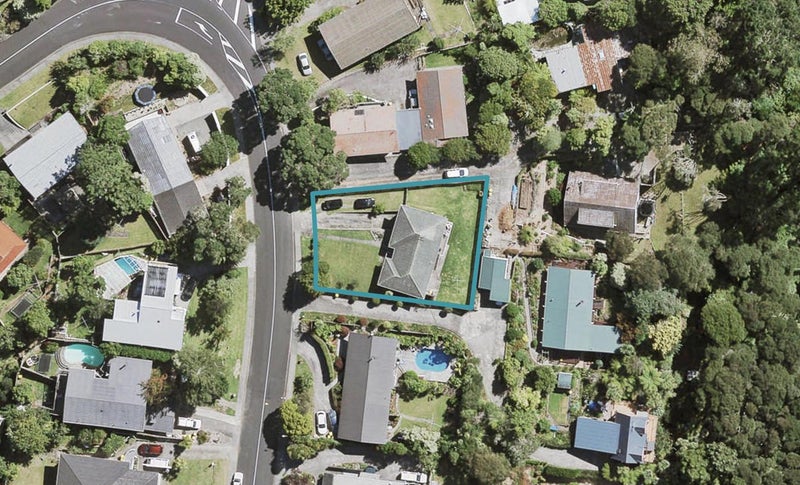 77 Daffodil Street, Titirangi, Auckland - Carousel 1