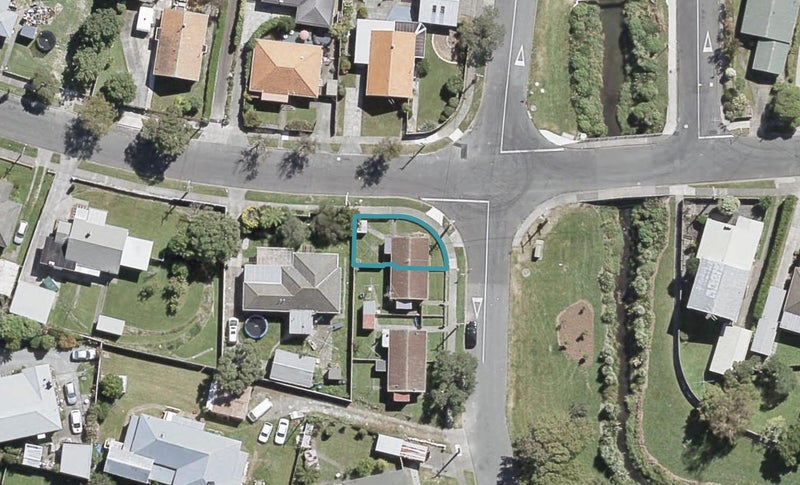 10 Tilbury Street, Fairfield, Lower Hutt - Carousel 1