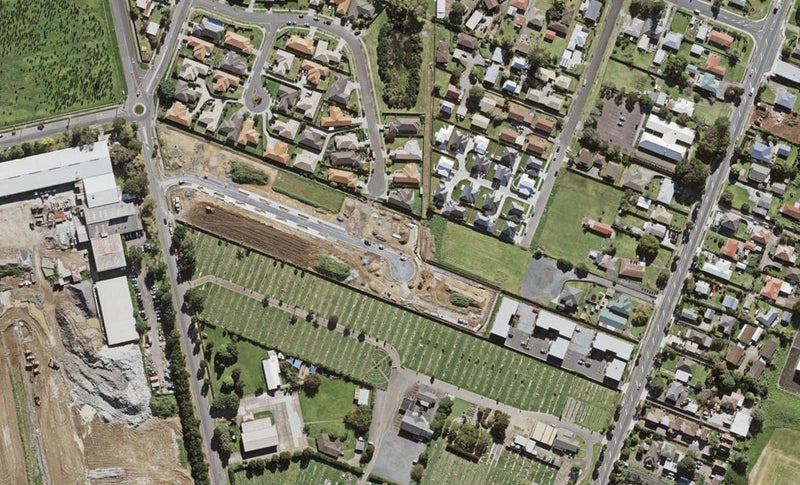 3/32 Tapuwae Way, Māngere Bridge, Auckland - Carousel 1