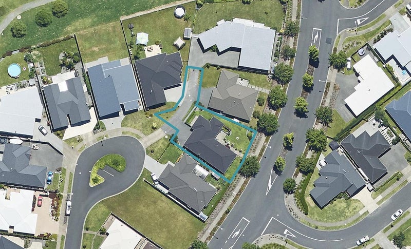 10 Bracken Mews, Pyes Pa, Tauranga - Carousel 1