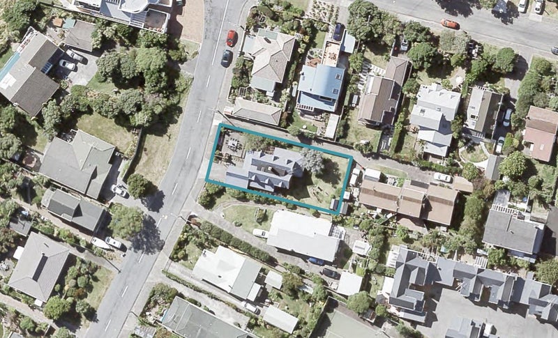 5 Pukatea Street, Eastbourne, Lower Hutt - Carousel 1
