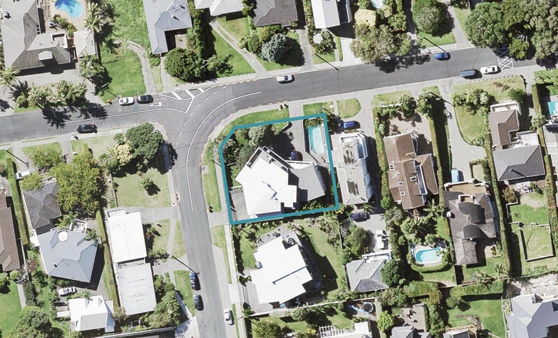 2/3 Garadice Road, Rothesay Bay, Auckland - Carousel 1