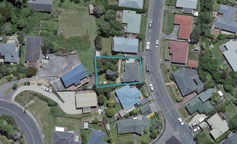 20 Catherine Crescent, Paparangi, Wellington - Carousel 1