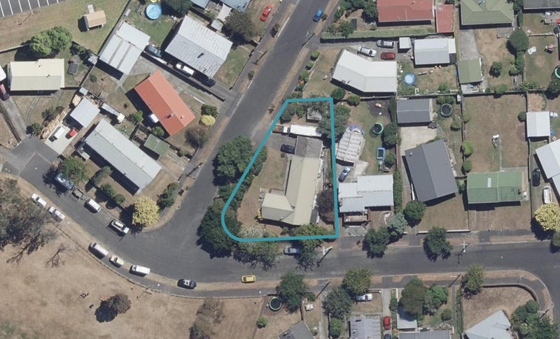 30 Larnach Street, St Andrews, Hamilton - Carousel 1