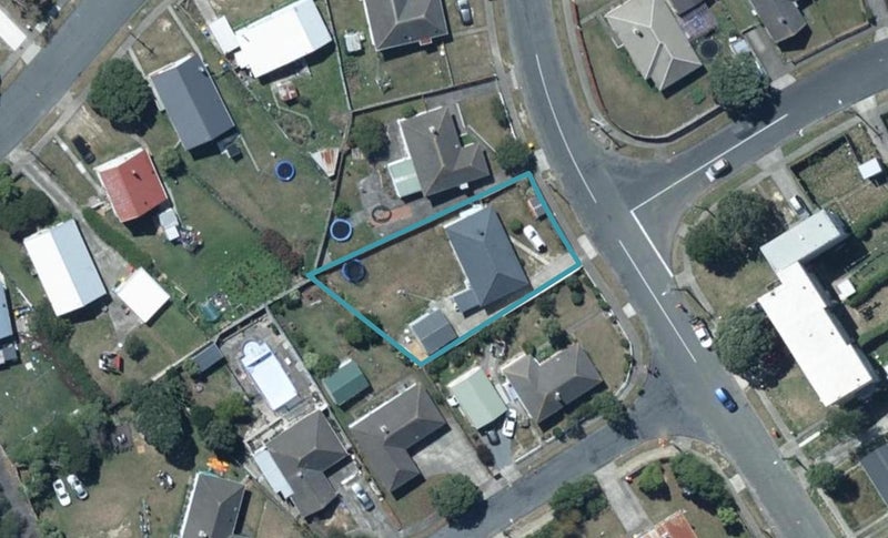 13 Fantame Street, Cannons Creek, Porirua - Carousel 1