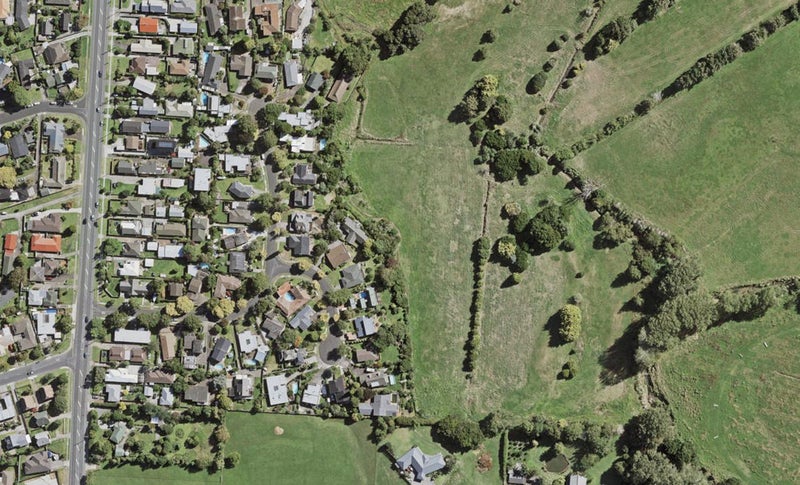 171 Otuwairoa Esplanade, Ōpaheke, Papakura - Carousel 1