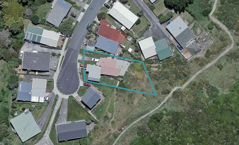 41 Edgecombe Street, Newlands, Wellington - Carousel 1