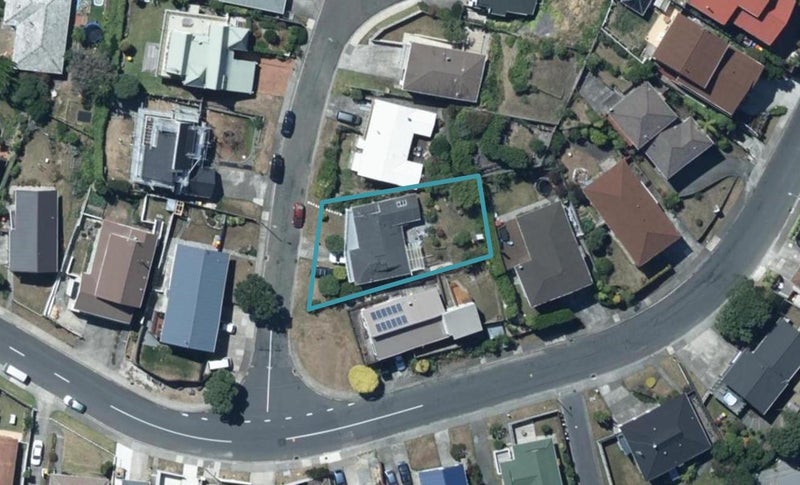 4 Tregear Place, Camborne, Porirua - Carousel 1