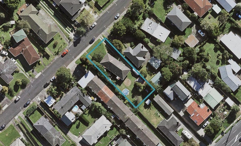1/16 Evelyn Place, Hillcrest, Auckland - Carousel 1