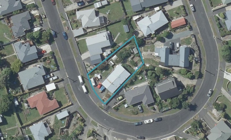 24 Elwyn Crescent, Green Island, Dunedin - Carousel 1