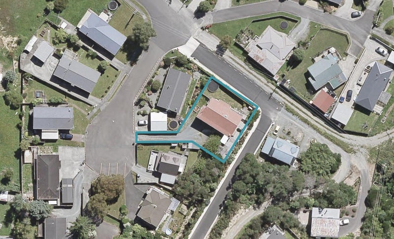 4 Monarch Grove, Maoribank, Upper Hutt - Carousel 1