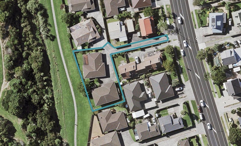 2/87 Aviemore Drive, Highland Park, Auckland - Carousel 1