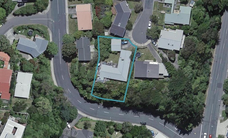 10 Chudleigh Grove, Churton Park, Wellington - Carousel 1
