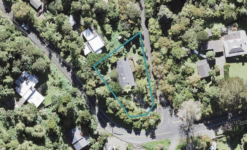 2 Tui Crescent, Waiatarua, Auckland - Carousel 1