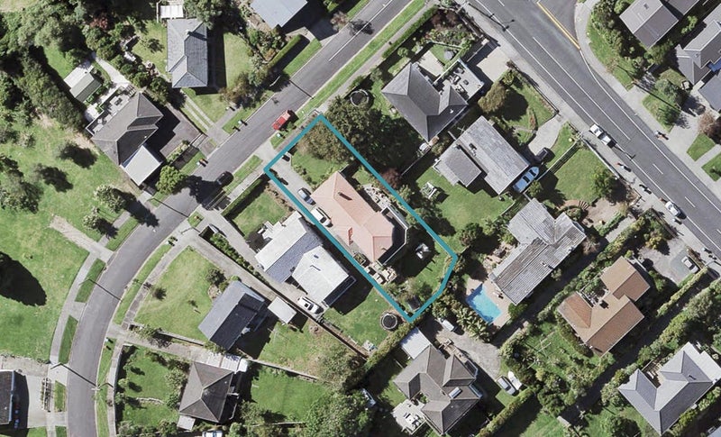 4 Clairville Crescent, Wai o Taiki Bay, Auckland - Carousel 1