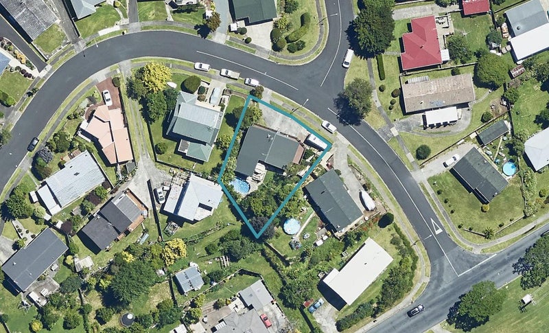 8 Grosmont Terrace, Brookfield, Tauranga - Carousel 1