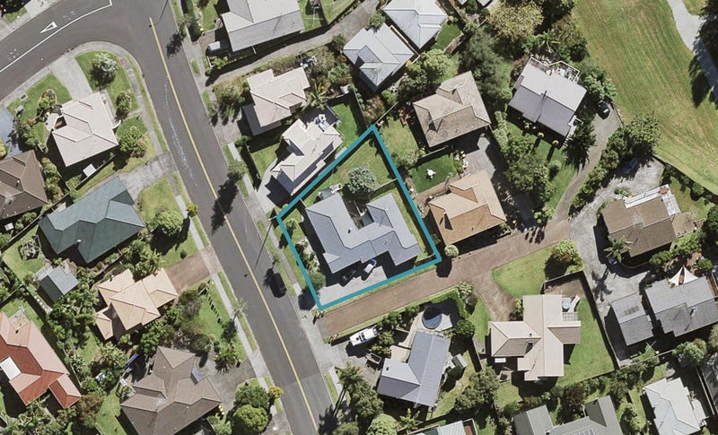 63 Unsworth Drive, Unsworth Heights, Auckland - Carousel 1