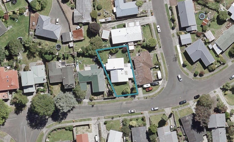 39 Pasadena Crescent, Totara Park, Upper Hutt - Carousel 1
