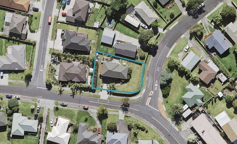 10 Arlette Place, Massey, Auckland - Carousel 1
