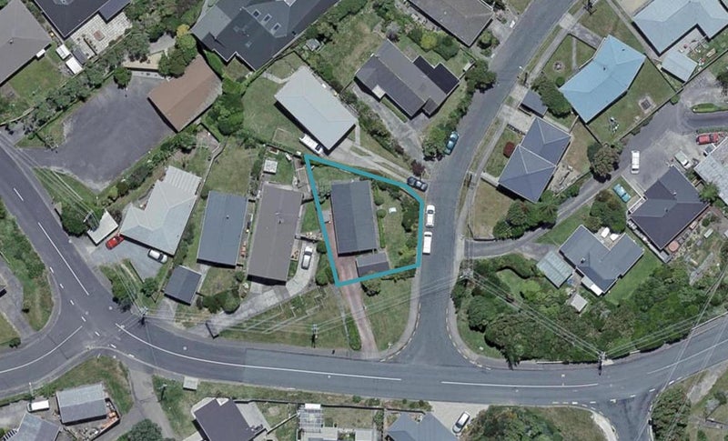 1 Griffiths Grove, Newlands, Wellington - Carousel 1