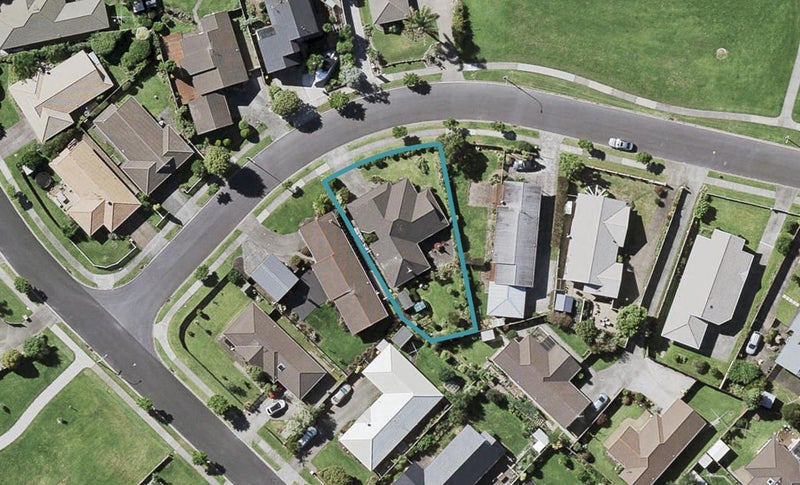 64 West Fairway, Golflands, Auckland - Carousel 1