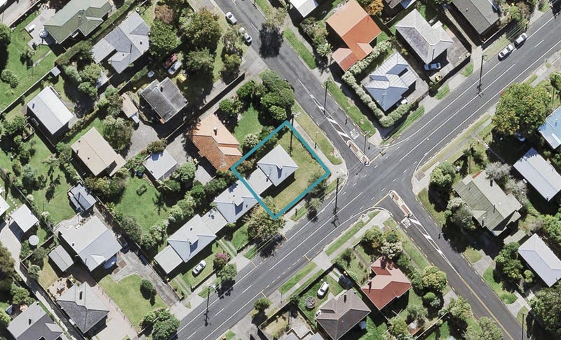 39A Hutchinson Avenue, New Lynn, Auckland - Carousel 1