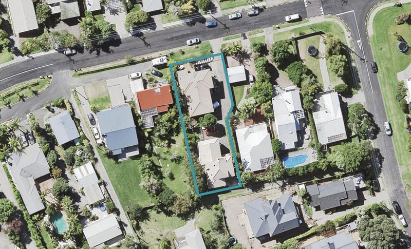 2/100 Saddleback Rise, Murrays Bay, Auckland - Carousel 1