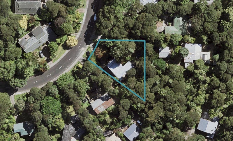 75 Woodfern Crescent, Titirangi, Auckland - Carousel 1