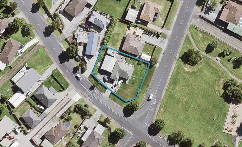 33 Farwood Drive, Henderson, Auckland - Carousel 1