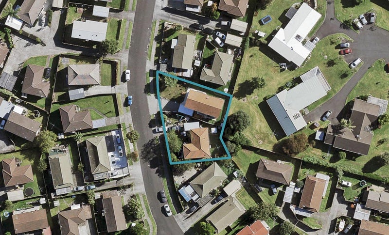 1/15 Silver Creek Road, Weymouth, Auckland - Carousel 1