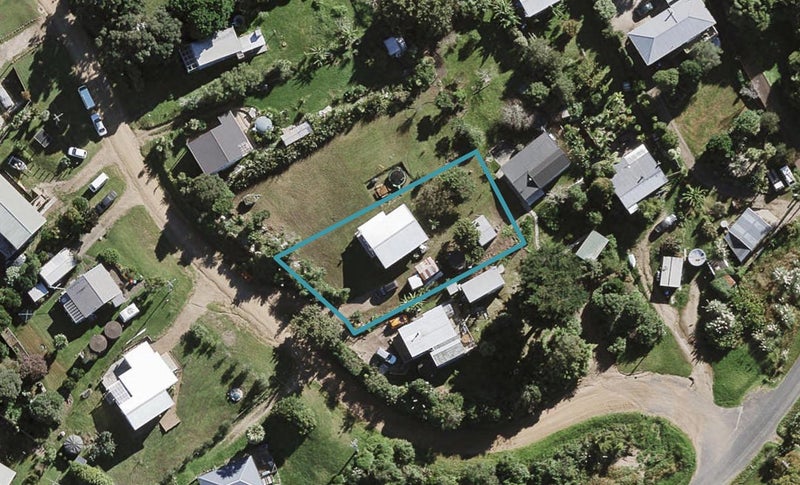 19 Nelson Avenue, Surfdale, Waiheke Island - Carousel 1