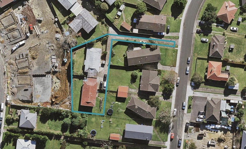 1/82 Greenslade Crescent, Northcote, Auckland - Carousel 1