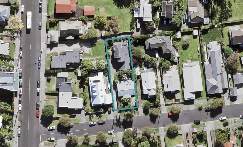8A Boscawen Street, Point Chevalier, Auckland - Carousel 1