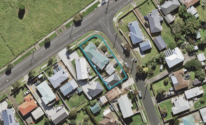 13 Mountain Road, Mangere Bridge, Auckland - Carousel 1