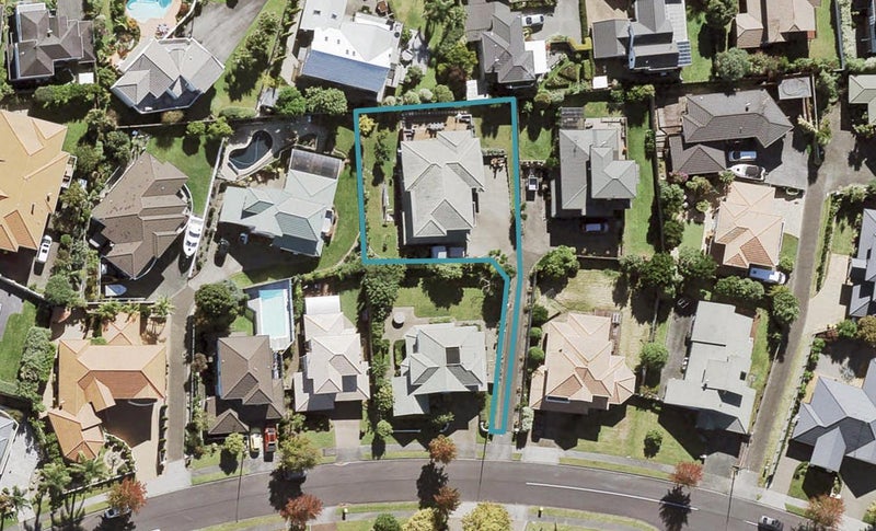 40 Whiting Grove, West Harbour, Auckland - Carousel 1