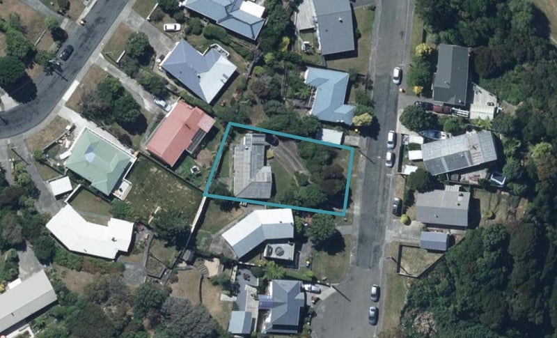 8 Makora Grove, Paremata, Porirua - Carousel 1