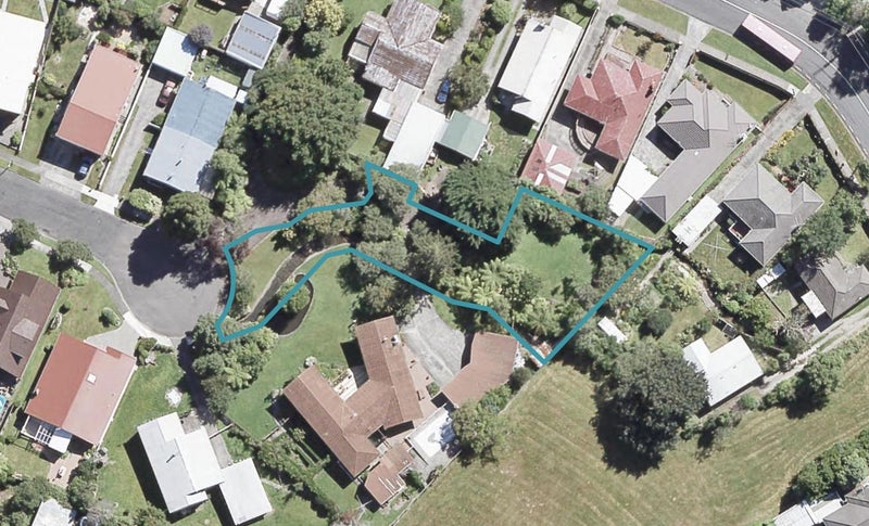 2D Helvetia Grove, Naenae, Lower Hutt - Carousel 1