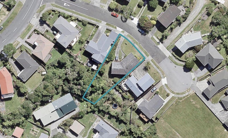 13 Banksia Grove, Maungaraki, Lower Hutt - Carousel 1