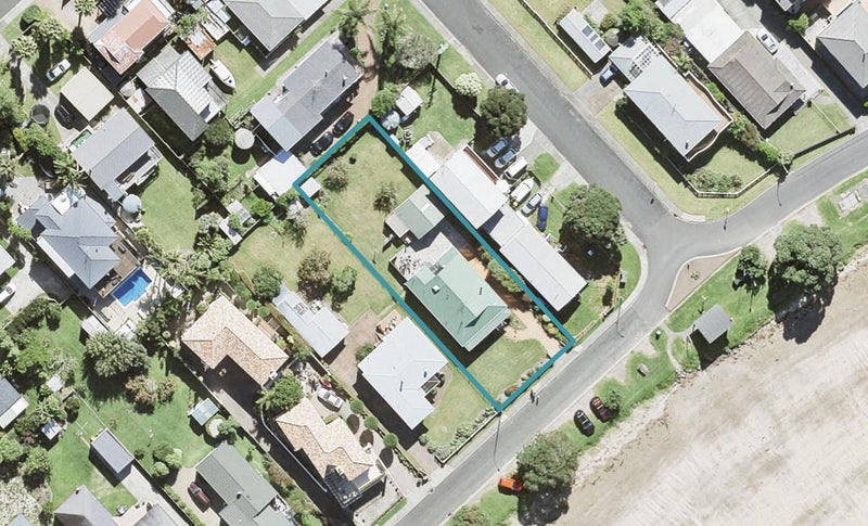 19 Arkles Strand, Arkles Bay, Whangaparaoa - Carousel 1