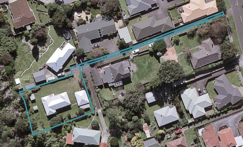 114C Govett Avenue, Frankleigh Park, New Plymouth - Carousel 1