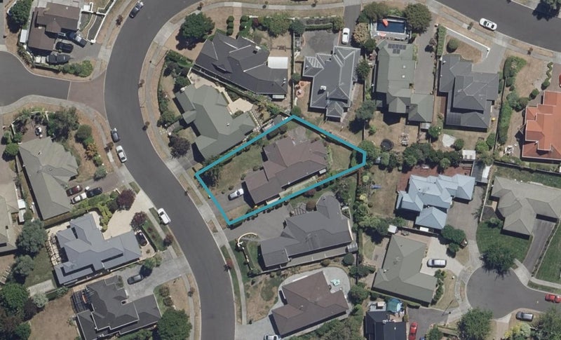 24 Keswick Crescent, Huntington, Hamilton - Carousel 1