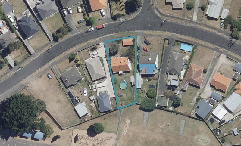 37 Churchill Avenue, Maeroa, Hamilton - Carousel 1