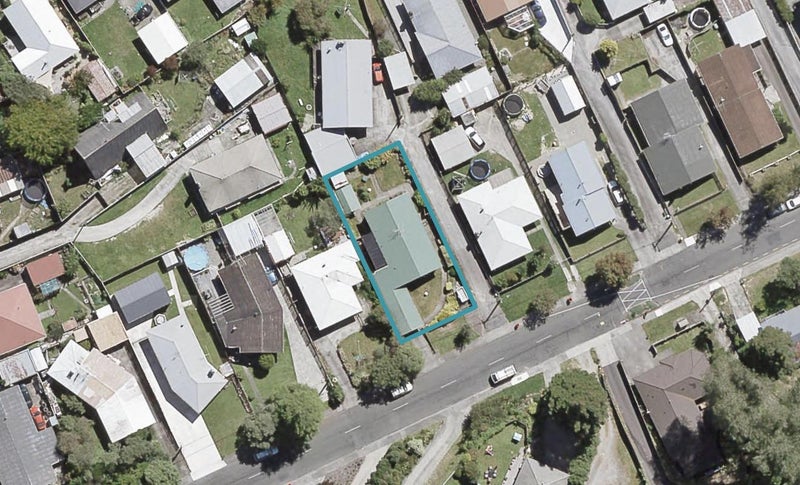 11 Hillside Drive, Maoribank, Upper Hutt - Carousel 1