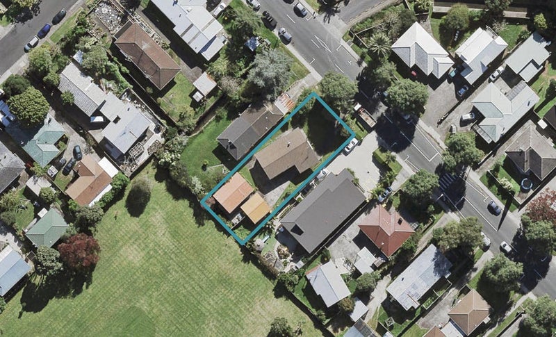 2/14 Chartwell Avenue, Glenfield, Auckland - Carousel 1
