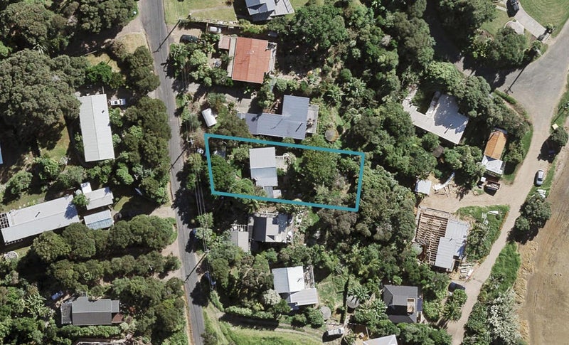12 Albert Crescent, Ostend, Waiheke Island - Carousel 1