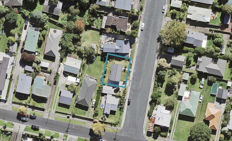 2 Cresta Avenue, Beach Haven, Auckland - Carousel 1